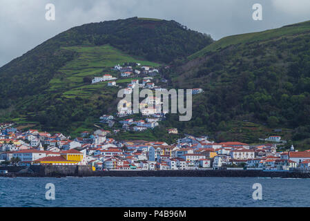 Portugal, Azores, Sao Jorge, Velas, sur la ville de la mer Banque D'Images