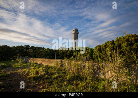 Portugal, Azores, Sao Jorge, Ponta dos Rosais, ruines de la Rosais Farol dos, coucher du soleil Banque D'Images