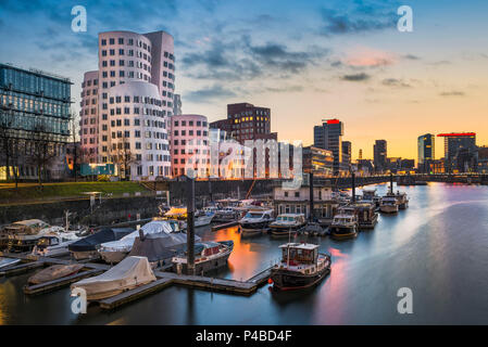 Port Medienhafen skyline à Düsseldorf, Allemagne Banque D'Images