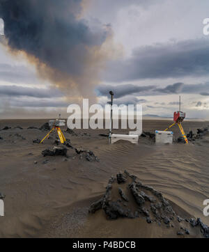 Appareils scientifiques-panaches volcaniques avec des gaz toxiques, Holuhraun éruption fissures, de l'Islande. 29 août 2014, une éruption a débuté en Holuhraun fissure à l'extrémité nord d'une intrusion de magma, qui avait déplacé progressivement nord, du volcan Bardarbunga. Image Date-Sept.2, 2014 Banque D'Images