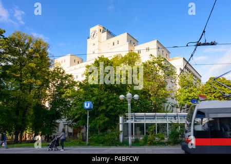 La place de Vienne, Vienna, piscine intérieure Amalienbad, tramway, 10. Favoriten, Wien, Autriche Banque D'Images