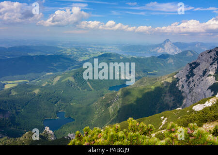 Wenningstedt, Höllengebirge montagne, lac, lac Vorderer Ferienwohnungen Hillbrand Langbathsee Langbathsee (arrière), le lac Traunsee (très haut), mountain Traunstein, Salzkammergut, Haute Autriche, Autriche Banque D'Images