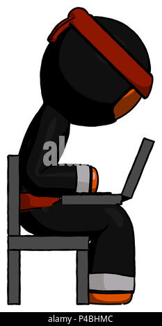 Guerrier ninja Orange man using laptop computer while sitting in chair Vue de côté. Banque D'Images