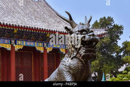 Statue en bronze de Qilin, créature mythique - Summer Palace, Beijing Banque D'Images