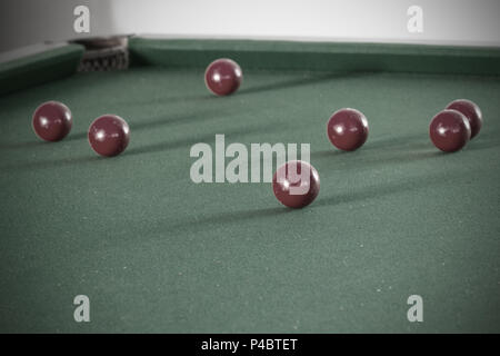 Vieille table de billard et jeu de balle, dans le club historique. Banque D'Images