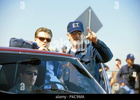 Titre original : CATCH ME IF YOU CAN. Titre en anglais : ARRÊTE-MOI SI TU PEUX. Film Réalisateur : Steven Spielberg. Année : 2002. Stars : Steven Spielberg, leonardo dicaprio. Credit : DREAMWORKS / Album Banque D'Images