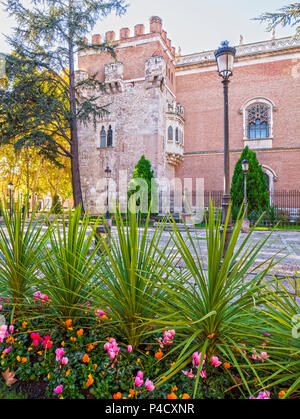 Plaza de las Bernardas y Torre Tenorio. Alcalá de Henares. Madrid. España Banque D'Images