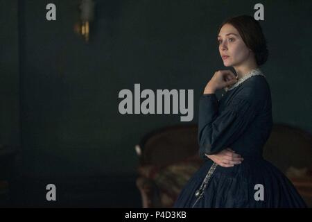 Titre original : en secret. Titre en anglais : en secret. Directeur de film : CHARLIE STRATTON. Année : 2013. Stars : ELIZABETH OLSEN. LD : crédit LOISIRS / Album Banque D'Images