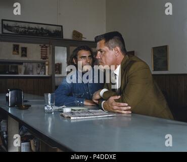 Film Original Title : vice propre. Titre en anglais : vice propre. Film Réalisateur : Paul Thomas Anderson. Année : 2014. Stars : Joaquin Phoenix, Josh Brolin. Credit : WARNER BROS. / Album Banque D'Images