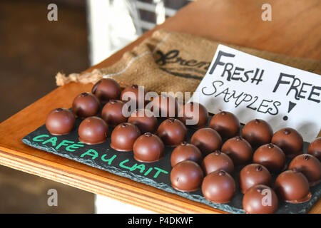 Profitez de chocolat, bonbons, café et espresso. Des scènes de chocolat et d'organique. Friandises et boissons chaudes Banque D'Images
