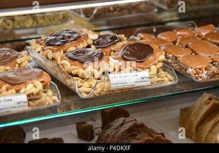 Profitez de chocolat, bonbons, café et espresso. Des scènes de chocolat et d'organique. Friandises et boissons chaudes Banque D'Images