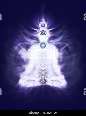 Femme assise en lotus Yoga méditation Chakra couleur posent avec symboles et émanant de l'énergie Qi superposé sur le corps sur la couleur pourpre bleu marine foncé b Banque D'Images