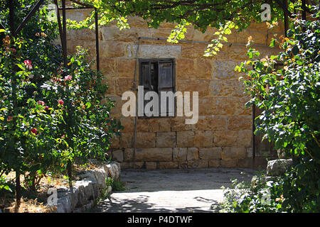 Un cadre rustique maison typique dans le village libanais de Douma, le Liban. Banque D'Images