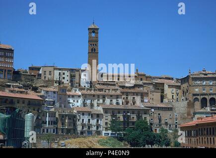 PANORAMICA CON LA TORRE MUDEJAR DE LA IGLESIA DE LA MAGDALENA. Lieu : extérieur, TARAZONA, ESPAGNE. Banque D'Images