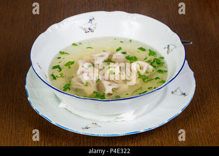 Khinkali géorgienne aux herbes soupe Banque D'Images