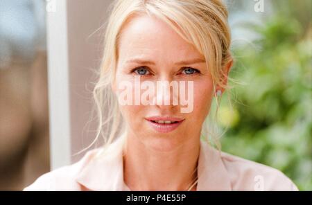 Titre original : ADORE. Titre en anglais : ADORE. Film Réalisateur : Anne Fontaine. Année : 2013. Stars : Naomi Watts. Credit : GAUMONT / Album Banque D'Images