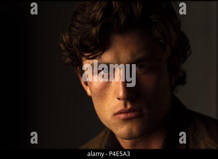 Titre original : ADORE. Titre en anglais : ADORE. Film Réalisateur : Anne Fontaine. Année : 2013. Stars : XAVIER SAMUEL. Credit : GAUMONT / Album Banque D'Images