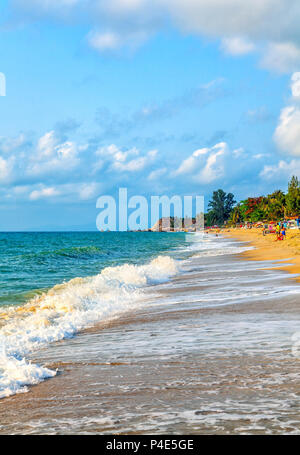 La plage de Lamai à Koh Samui en Thaïlande. Banque D'Images