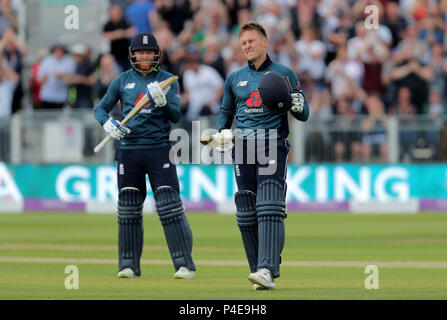 Jason Roy d'Angleterre célèbre son siècle au cours de la journée un match international à l'Unis Riverside, Chester-le-Street. Banque D'Images