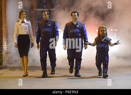 Titre original : PIXELS. Titre en anglais : PIXELS. Directeur de film : Chris Columbus. Année : 2015. Stars : ADAM SANDLER, Peter Dinklage ; Michelle Monaghan ; JOSH GAD. Credit : Columbia Pictures / Album Banque D'Images