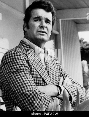 Film Original Titre : LE ROCKFORD FILES. Titre en anglais : LE ROCKFORD FILES. Film Réalisateur : William WIARD. Année : 1974. Stars : JAMES GARNER. Credit : ROY HUGGINS-PUBLIC ARTS PRODUCTIONS / Album Banque D'Images