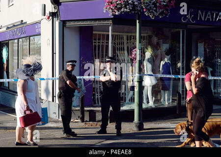 Les lieux d'un incident où il est entendu que quatre chevaux et un chariot élévateur sont d'avoir écrasé dans la fenêtre d'un magasin de vêtements sur la route de Londres à Ascot, à une courte distance de marche de l'hippodrome. Banque D'Images