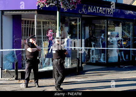 Les lieux d'un incident où il est entendu que quatre chevaux et un chariot élévateur sont d'avoir écrasé dans la fenêtre d'un magasin de vêtements sur la route de Londres à Ascot, à une courte distance de marche de l'hippodrome. Banque D'Images