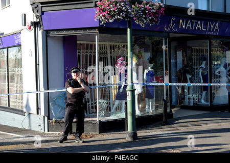 Les lieux d'un incident où il est entendu que quatre chevaux et un chariot élévateur sont d'avoir écrasé dans la fenêtre d'un magasin de vêtements sur la route de Londres à Ascot, à une courte distance de marche de l'hippodrome. Banque D'Images