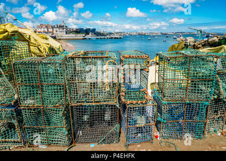 Le homard et crustacés à côté des pots de Praia da Ribeira à Cascais, Portugal Banque D'Images