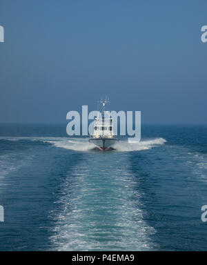 Une vue de l'Archer Bow Patrouilleur Classe HMS Express P163, en transit dans la mer du Nord près de la mer Baltique. Banque D'Images