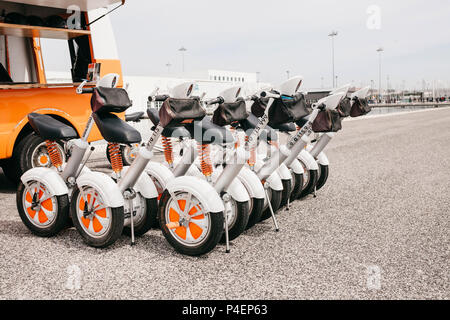 Lisbonne, juin 18, 2018 : service de location Rue Sitway en front de mer à Belem. Street business Banque D'Images