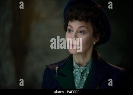 Titre original : The Woman in Black 2 : ANGE DE LA MORT. Titre en anglais : The Woman in Black 2 : ANGE DE LA MORT. Directeur de film : TOM HARPER. Année : 2014. Stars : HELEN MCCRORY. Credit : ALLIANCE FILMSDA VINCE MEDIA VENTURES/EXCLUSIVE MEDIA GROUP/ / Album Banque D'Images