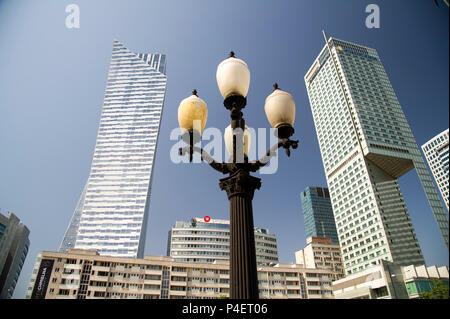 192 mètres Zlota 44 gratte-ciel résidentiel et 164 mètres de l'hôtel InterContinental Warsaw à Varsovie, Pologne. 10 mai 2018 © Wojciech Strozyk / Alamy stoc Banque D'Images