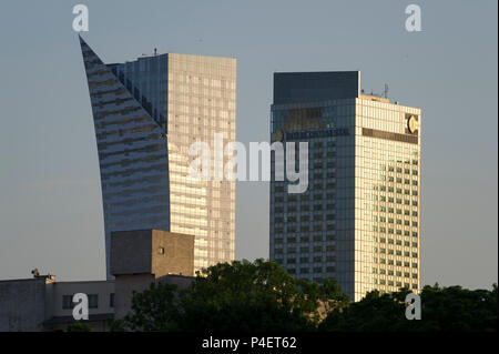 192 mètres Zlota 44 gratte-ciel résidentiel et 164 mètres de l'hôtel InterContinental Warsaw à Varsovie, Pologne. 10 mai 2018 © Wojciech Strozyk / Alamy stoc Banque D'Images