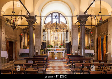 Intérieur de l'église San Giacomo, San Polo, Venise, Vénétie, Italie. Os de l'église San Giacomo ou St James. 12e siècle Banque D'Images