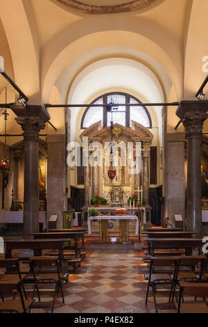 Intérieur de l'église San Giacomo, San Polo, Venise, Vénétie, Italie. Os de l'église San Giacomo ou St James. 12e siècle Banque D'Images