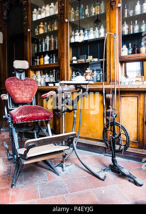 Victorian dentiste président et chirurgie de Blists Hill Victorian town au tournant du 19e siècle. Juin 2018 Banque D'Images