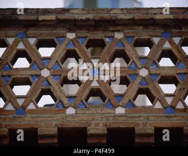 DETALLE DE LA FACHADA - PALMERA - 1884-87. Auteur : Antoni Gaudí (1852-1926). Emplacement : Finca Güell, Barcelone, Espagne. Banque D'Images