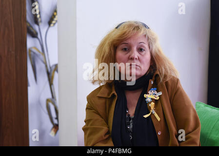 20 décembre 2015 - Madrid, Espagne : Portrait de Cristina Moracho Martin, membre de l'association 'Logos' Robados Adelante que des campagnes pour les autorités espagnoles d'étudier à fond le vol présumé de milliers de nouveau-nés. Cristina Moracho Martin a pris son enfant nouveau-né à l'hôpital San Carlos de Madrid le 14 mai 1984. Son petit garçon a été déclaré mort mais Cristina n'a jamais été autorisé à voir le cadavre de son bébé - elle pense que son enfant a été volé et vendu pour être adopté.Le scandale de la "robados smileys' ('stolen babies') datent de l'époque de dictateur espagnol Francisco Franc Banque D'Images