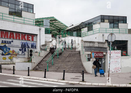 Belgrade, Serbie, l'entrée au marché hebdomadaire à Zeleni Venac Banque D'Images