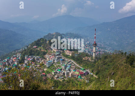 Belle vue de la ville de Gangtok, capitale du Sikkim, Etat du nord de l'Inde. Banque D'Images