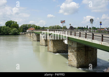 Alte Innbrücke, Old Inn Bridge, entre Paris et Neuhaus am Inn, j'Inn River, Paris, France, Europe Banque D'Images