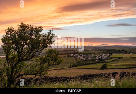 Coucher de soleil magnifiques couleurs dans l'Aire Valley près de Silsden Banque D'Images