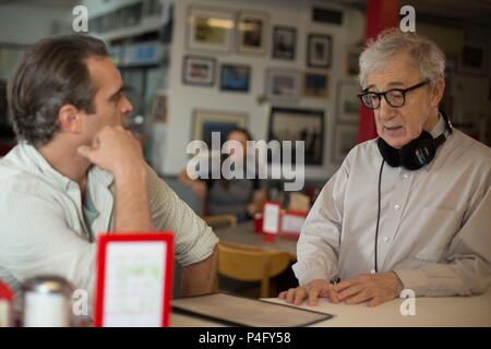 Film Original Titre : homme irrationnelle. Titre en anglais : homme irrationnelle. Film Réalisateur : Woody Allen. Année : 2015. Stars : Woody Allen ; Joaquin Phoenix. Credit : GRAVIER PRODUCTIONS / Album Banque D'Images