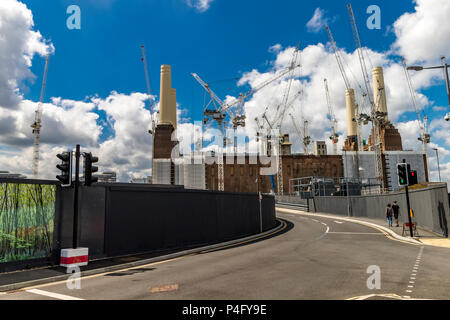 La construction se poursuit sur la Battersea Power Station, un réaménagement €9 milliards pour régénérer l'ancienne centrale électrique et Landmark London Banque D'Images