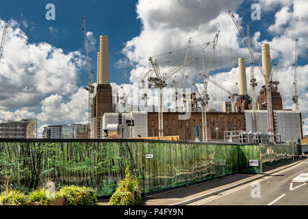 La construction se poursuit sur la Battersea Power Station, un réaménagement €9 milliards pour régénérer l'ancienne centrale électrique et Landmark London Banque D'Images