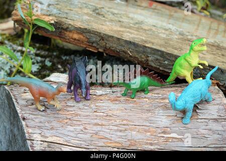 Dinosaures jouets en plastique - news Concept Banque D'Images