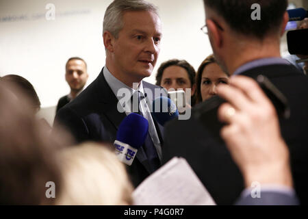 Le Luxembourg. 22 Juin, 2018. Le ministre français des Finances, Bruno Le Maire donne une conférence de presse après la réunion des ministres des finances de l'Eurogroupe au Conseil européen de Luxembourg le 22 juin 2018 Crédit : ALEXANDROS MICHAILIDIS/Alamy Live News Banque D'Images