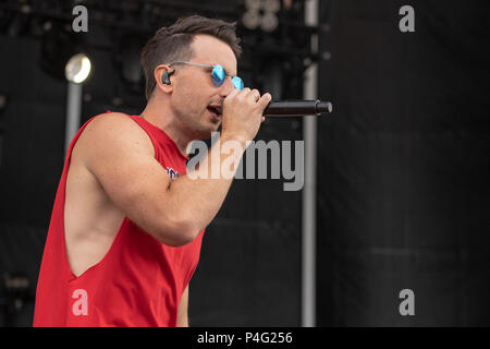 Oshkosh, Wisconsin, USA. 21 Juin, 2018. RUSSELL DICKERSON au cours de pays USA Music Festival à Ford Festival Park à Oshkosh, Wisconsin Crédit : Daniel DeSlover/ZUMA/Alamy Fil Live News Banque D'Images