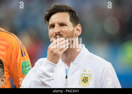 Nizhny Novgorod, Russia. 21 Juin, 2018. Lionel Messi (ARG), serre la main, Présentation, Présentation, Line up, Lineup, Half-length portrait, le geste, le geste, l'Argentine (ARG) - Croatie (CRO) 0 : 3, premier tour, Groupe D, Match 23, sur 21.06 .2018 à Moscou ; Coupe du Monde de Football 2018 en Russie à partir de la 14.06. - 15.07.2018. Utilisation dans le monde entier | Credit : dpa/Alamy Live News Crédit : afp photo alliance/Alamy Live News Banque D'Images